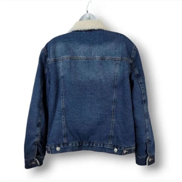 Time & Tru Sherpa Lined Trucker Denim in Medium Dark Wash Jacket Size Med 8/10 - Picture 2 of 12